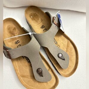 Birkinstock Giseh Taupe Sandals with Toe Loop and Buckle
